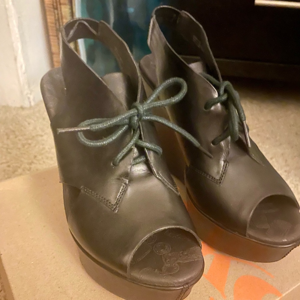 Black Kirk-ease Brin